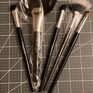 5 MAC MAKEUP BRUSHES